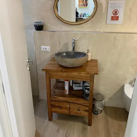 Domus L'aurea 게스트하우스 *